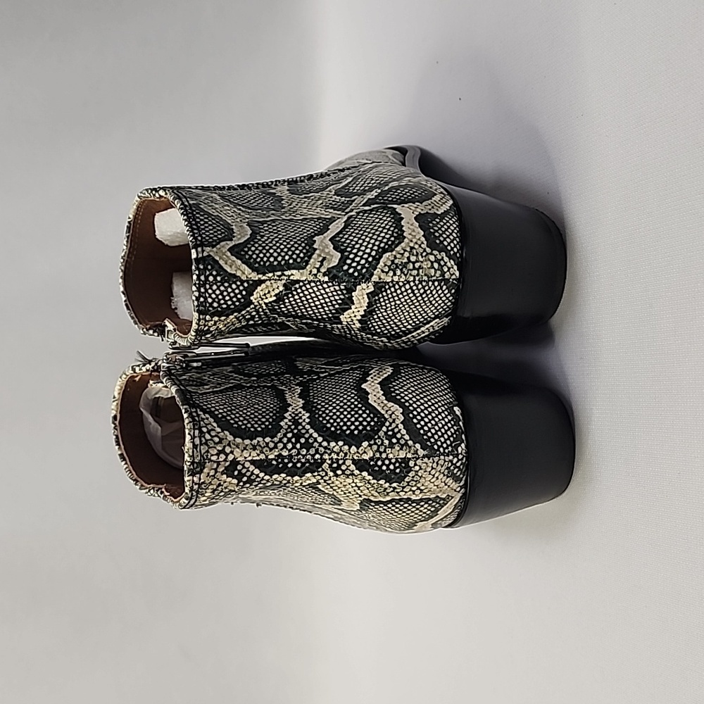 Antonio Melani Leather Snakeprint Boots/Booties NWOB Size 7.5W Grey/Black/White - Picture 3 of 11